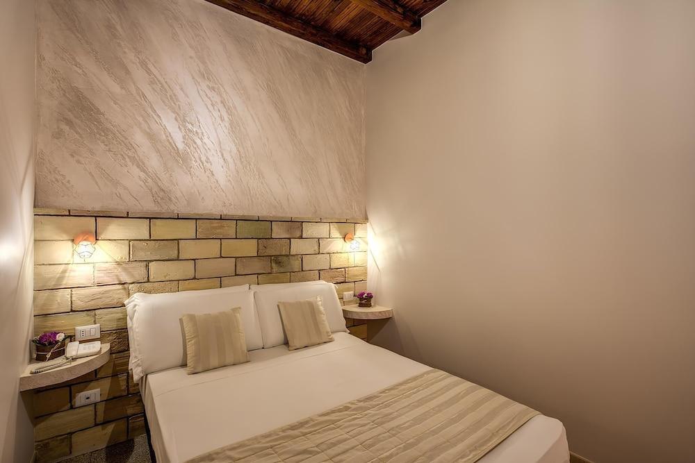 Colosseo Accomodation Room Guest House - Tap to explore photos