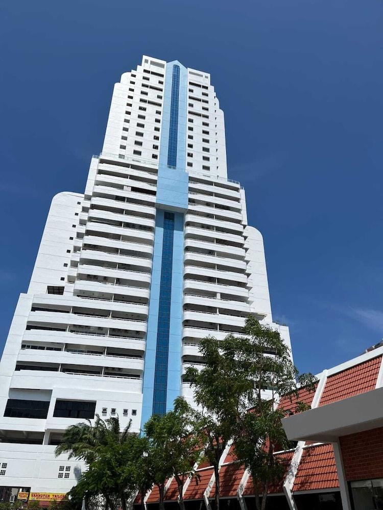 Patong Tower 1.1 Patong Beach by PHR