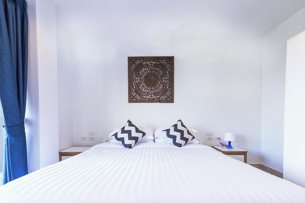 Maikhao Hotel Room Type - Suite, 1 King Bed, Garden View (Suite One Bedroom Garden View)