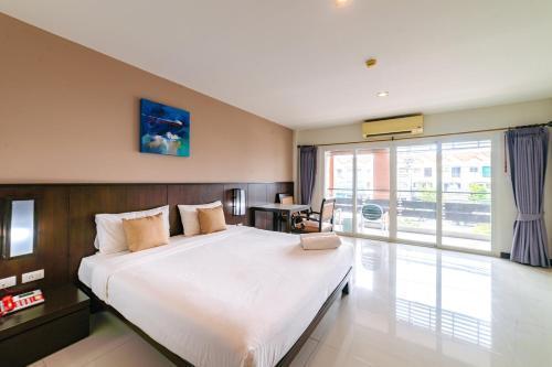 OYO 241 Ratana Hotel Sakdidet Room Type - Deluxe Double or Twin Room OYO 241 Ratana Hotel Sakdidet Room Type - Deluxe Double or Twin Room