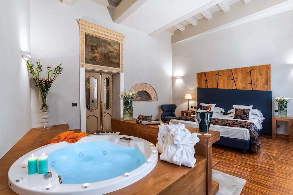 The Code Hotel Room Type - Junior Suite, Jetted Tub
