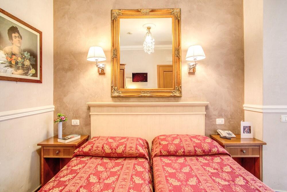 Hotel Caravaggio - Tap to explore photos