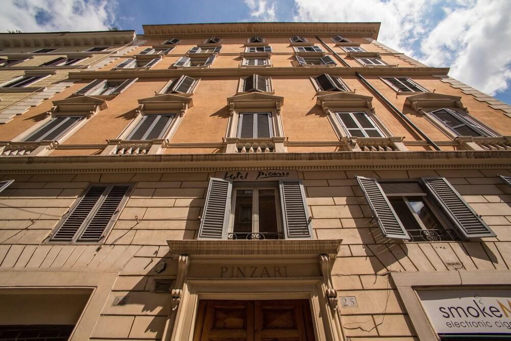Hotel Caravaggio - Tap to explore photos