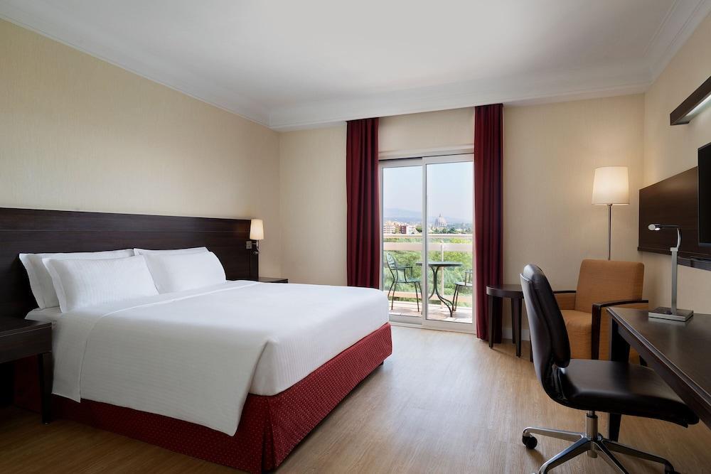 Courtyard by Marriott Rome Central Park Room Type - Suite, 1 Double Bed, Balcony
