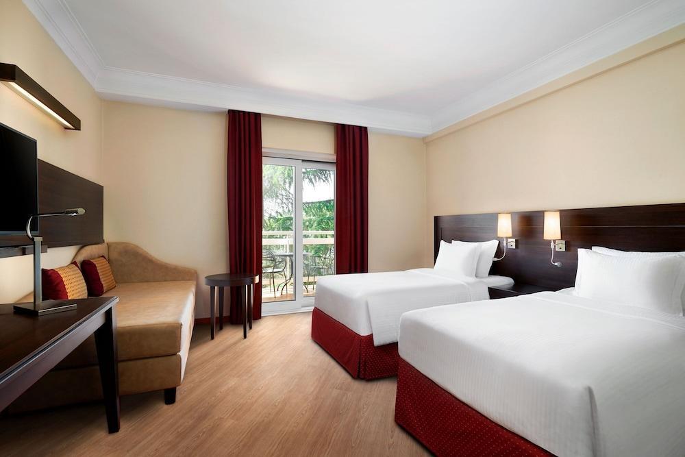 Courtyard by Marriott Rome Central Park Room Type - Room, 2 Twin Beds, Balcony