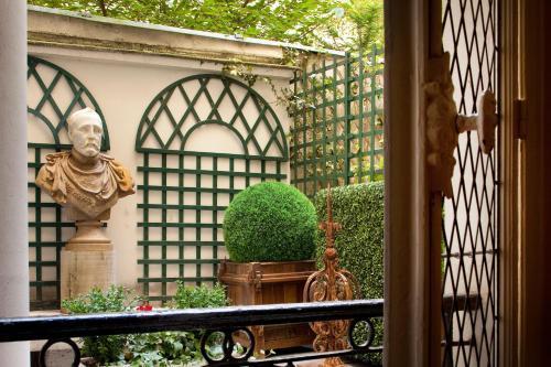 Hotel Residence Henri IV - Tap to explore photos