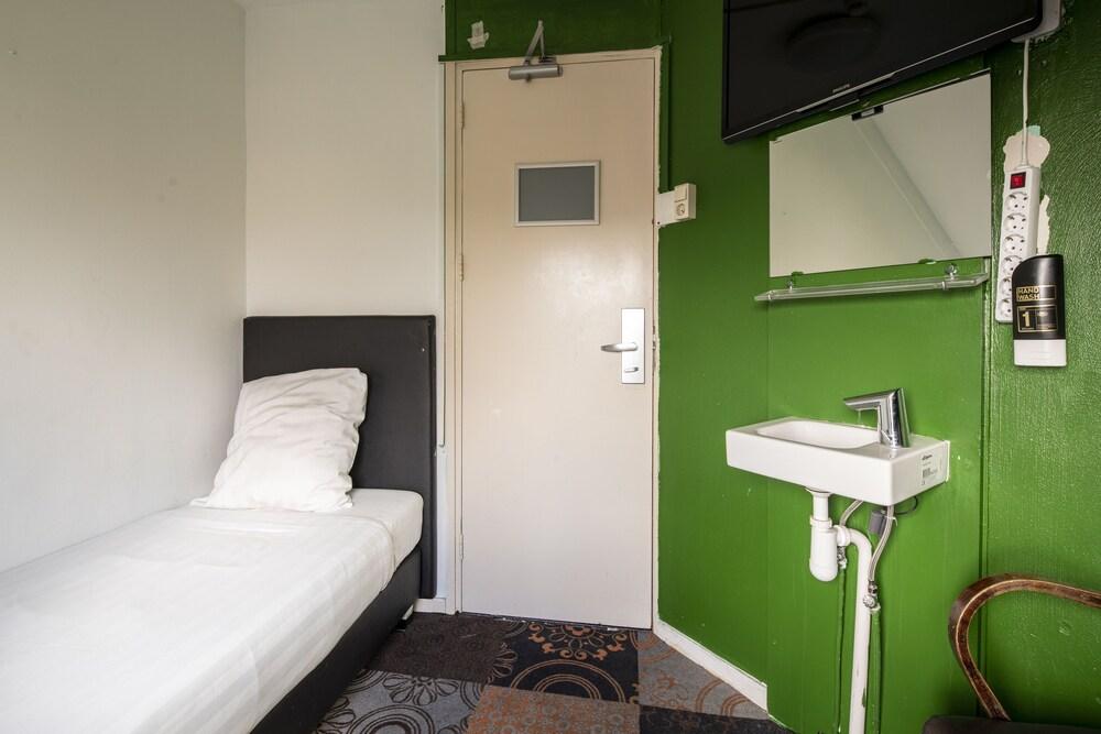 Princess Hostel Amsterdam Room Type - Basic Single Room, 1 Twin Bed, Shared Bathroom