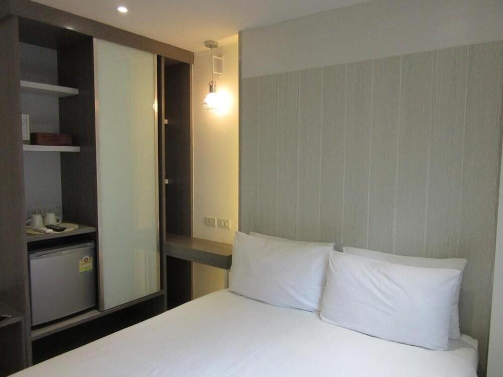 Urban House Room Type - Superior Room, 1 Queen Bed
