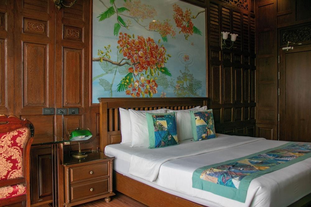 Lamphu Tree House Boutique Hotel Room Type - Suite bathtub (Main Building) Lamphu Tree House Boutique Hotel Room Type - Suite bathtub (Main Building)
