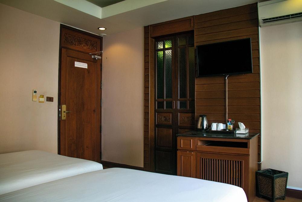 Lamphu Tree House Boutique Hotel - Tap to explore photos