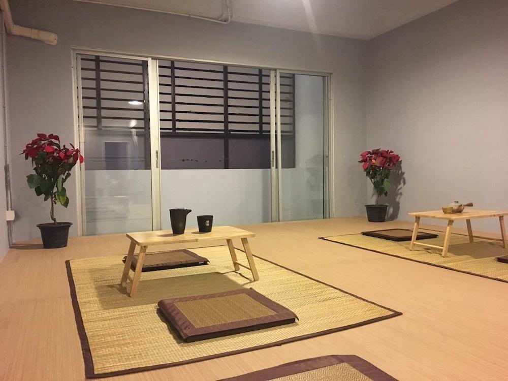 Qing lian Youth Hostel&Cafe - Tap to explore photos
