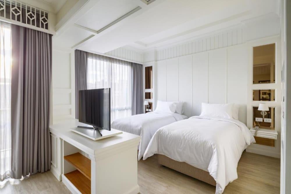 Siam Tharadol Room Type - Premier Twin Room