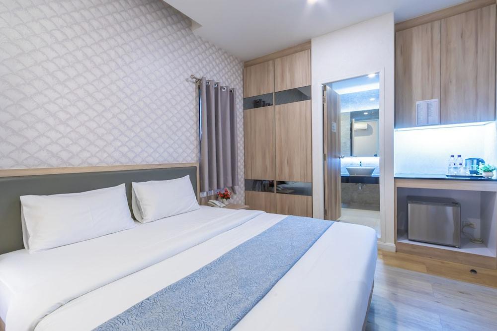 Leela Orchid Hotel Room Type - Standard Double Room