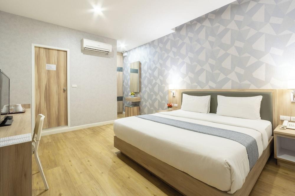 Leela Orchid Hotel Room Type - Deluxe Double Room, No Windows