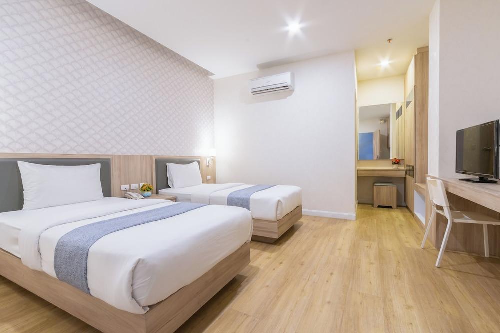 Leela Orchid Hotel Room Type - Deluxe Twin Room, No Windows