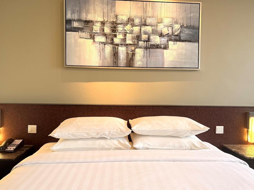 Hotel Royal Room Type - Deluxe Double Room