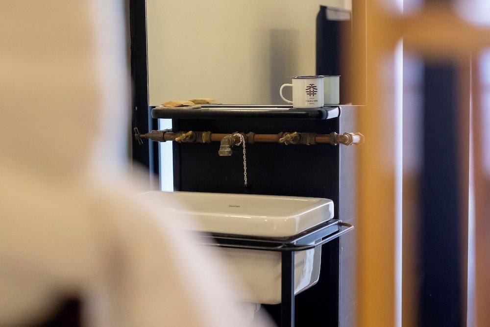 Tian Jing Hotel Room Type - Exclusive Double Room, 1 King Bed, Courtyard View Tian Jing Hotel Room Type - Exclusive Double Room, 1 King Bed, Courtyard View