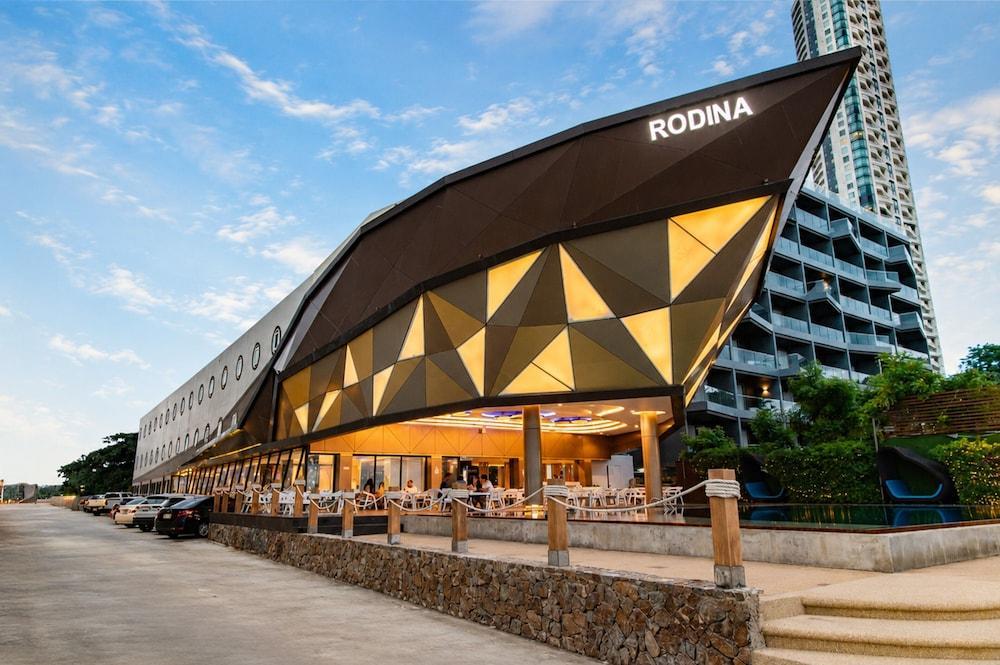 Rodina Beach Hotel