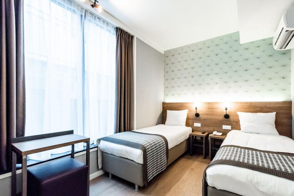 Melrose Hotel Room Type - Semi Souterrain Twin Room