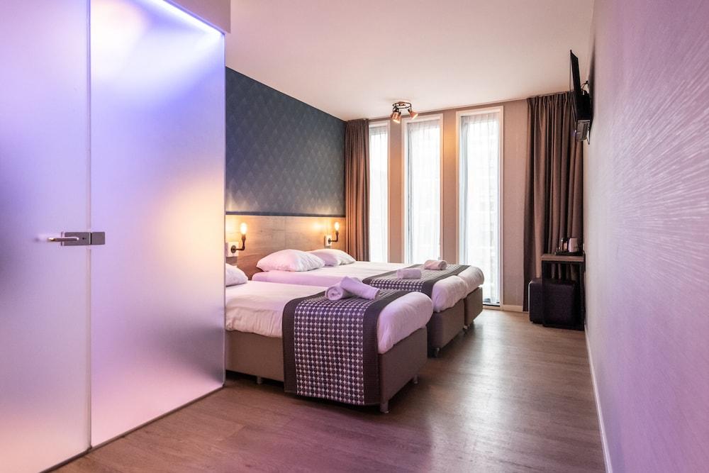 Melrose Hotel Room Type - Standard Triple Room