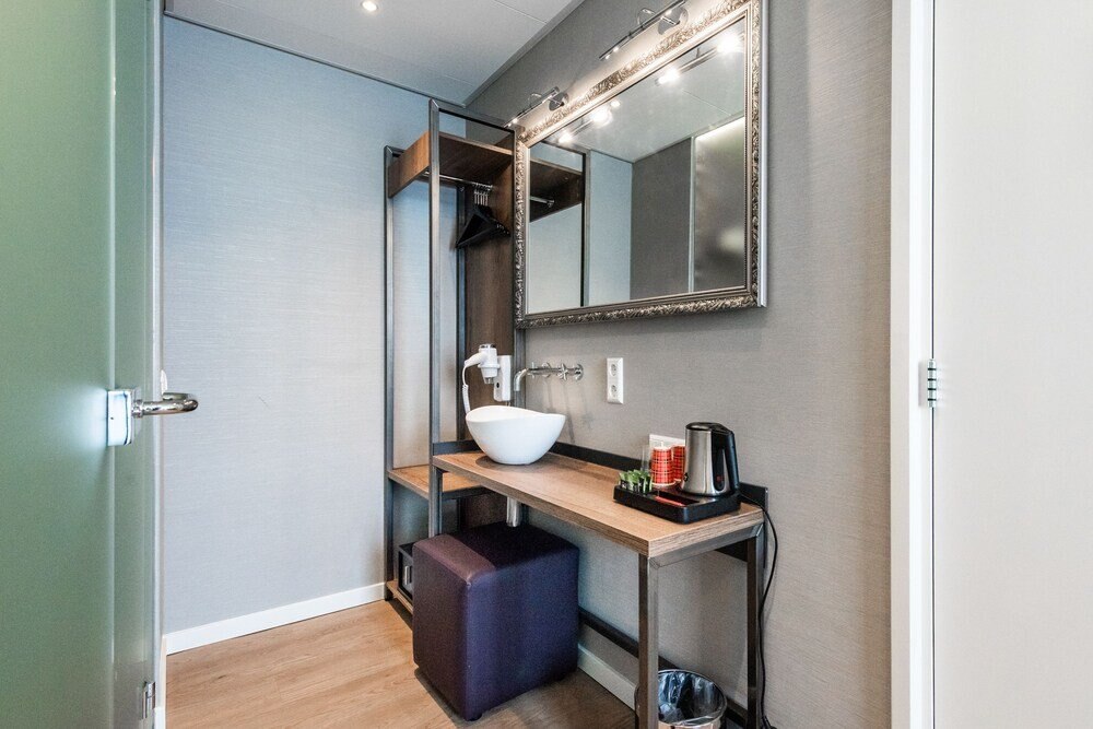 Melrose Hotel Room Type - Standard Twin Room Melrose Hotel Room Type - Standard Twin Room