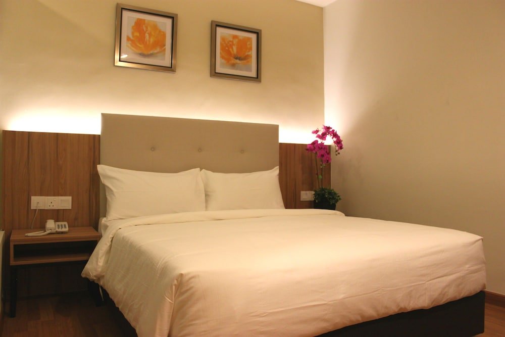 BIG M Hotel Room Type - Standard Queen No Window