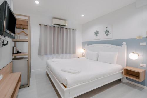 Baan Sutra Guesthouse - Tap to explore photos