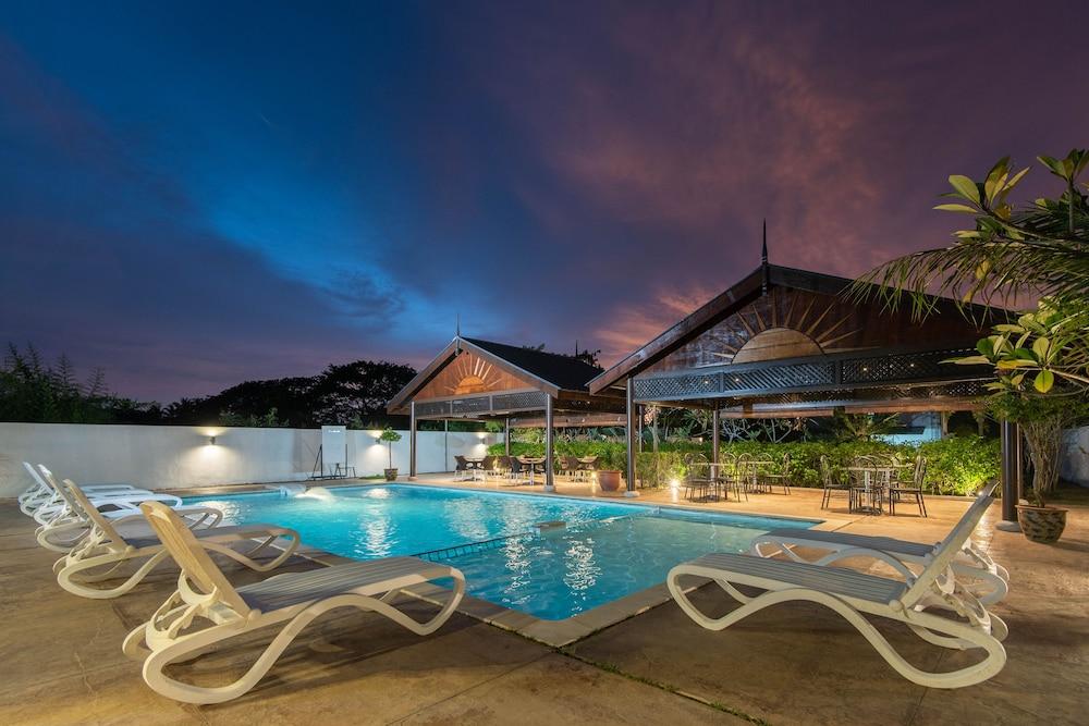 Riverra Inn Langkawi - Tap to explore photos