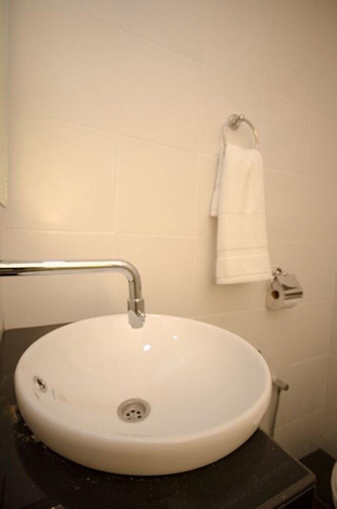 Riverra Inn Langkawi - Tap to explore photos