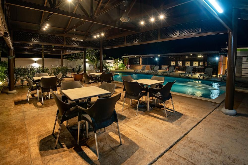 Riverra Inn Langkawi - Tap to explore photos