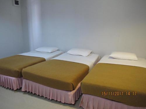 Tongpoon Hotel Room Type - Triple Room with Balcony