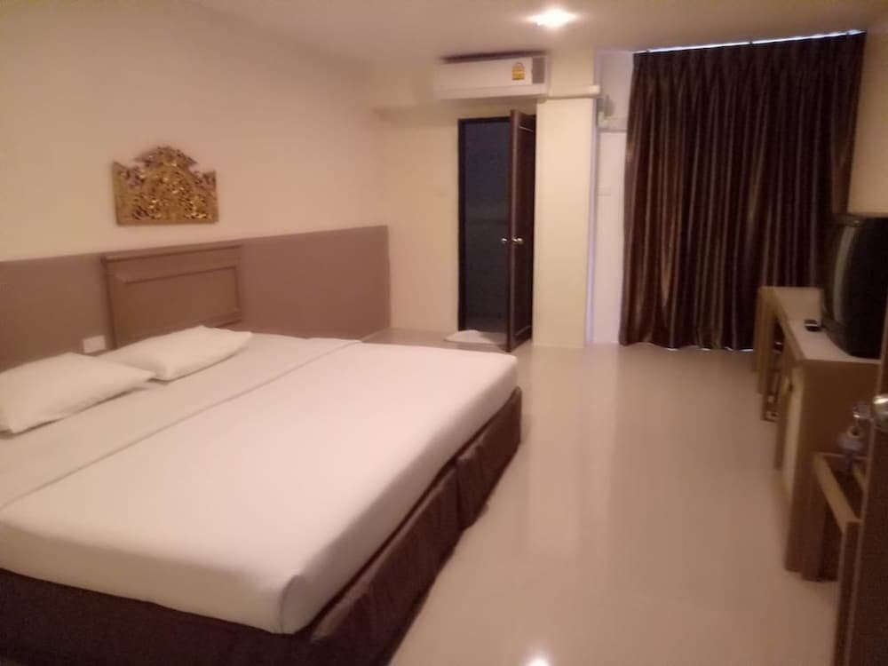 Tongpoon Hotel Room Type - Deluxe Room