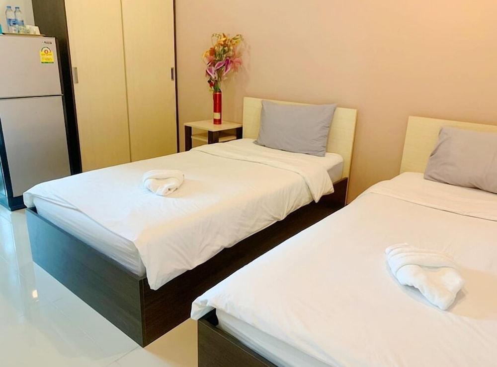 At Ease Hotel Suvarnabhumi Room Type - Superior Room Twin Bed