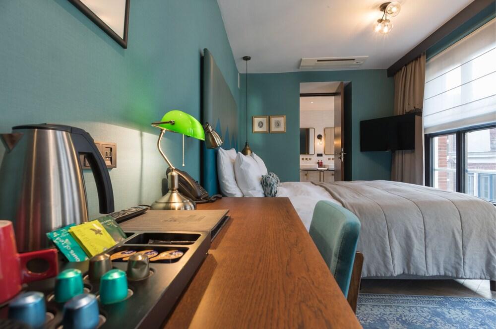 The Hendrick's Hotel - Tap to explore photos