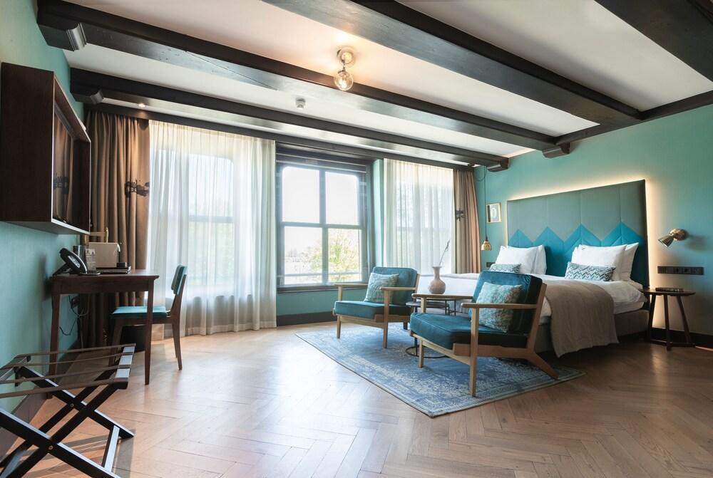 The Hendrick's Hotel Room Type - Standard Double Room, 1 King Bed The Hendrick's Hotel Room Type - Standard Double Room, 1 King Bed