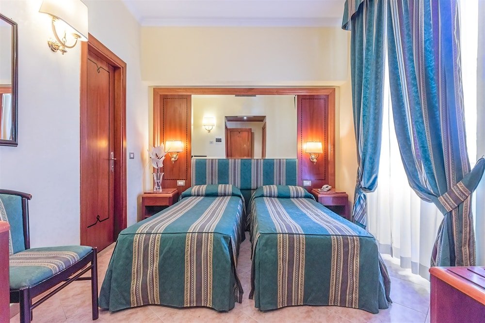 Raeli Hotel Floridia - Tap to explore photos