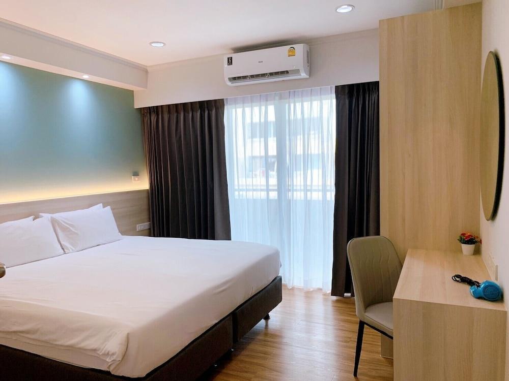 Miloft Sathorn hotel Room Type - Junior Suite