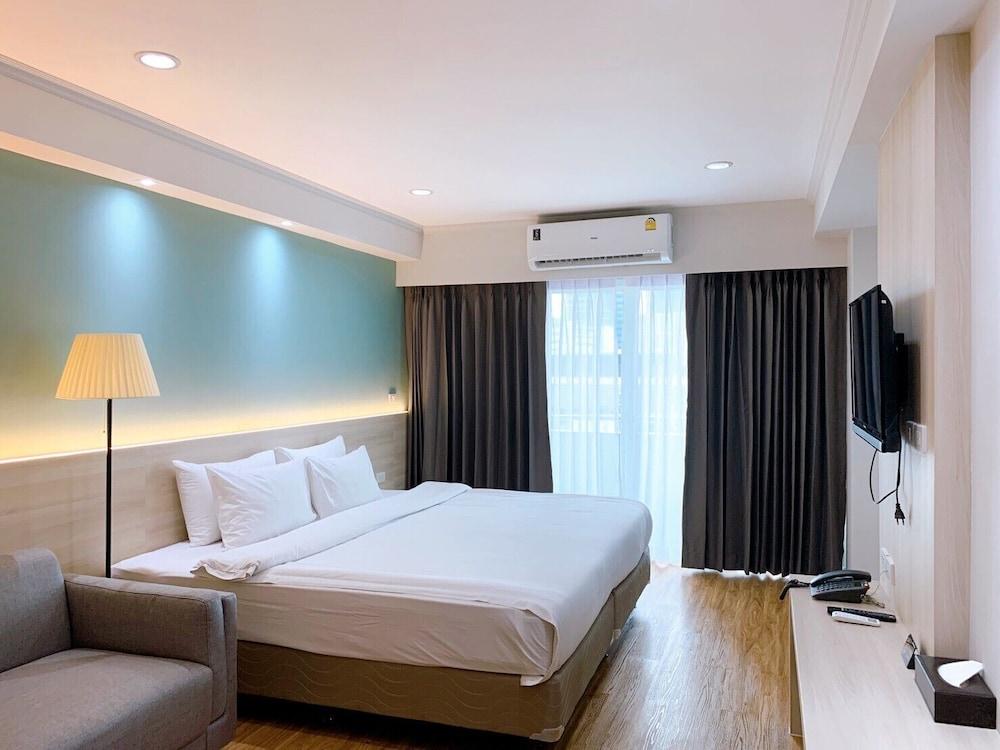 Miloft Sathorn hotel Room Type - Deluxe Suite