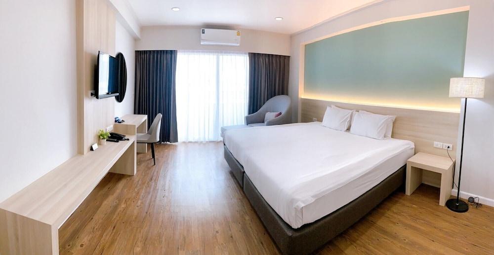 Miloft Sathorn hotel - Tap to explore photos
