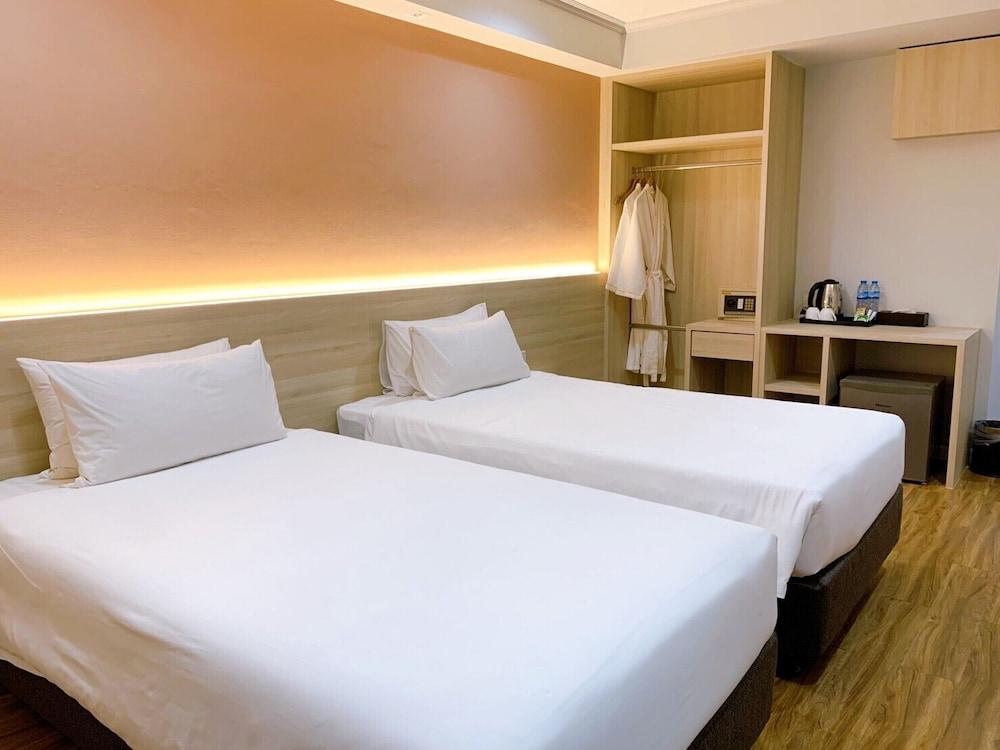 Miloft Sathorn hotel - Tap to explore photos