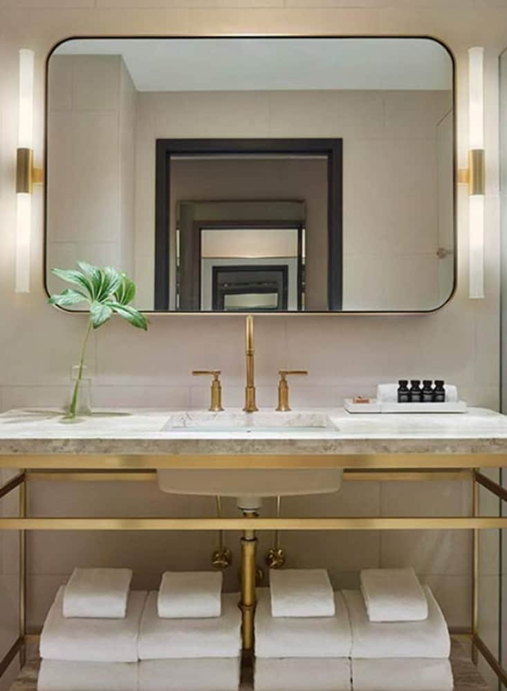 11 Howard, New York, a Member of Design Hotels - Tap to explore photos