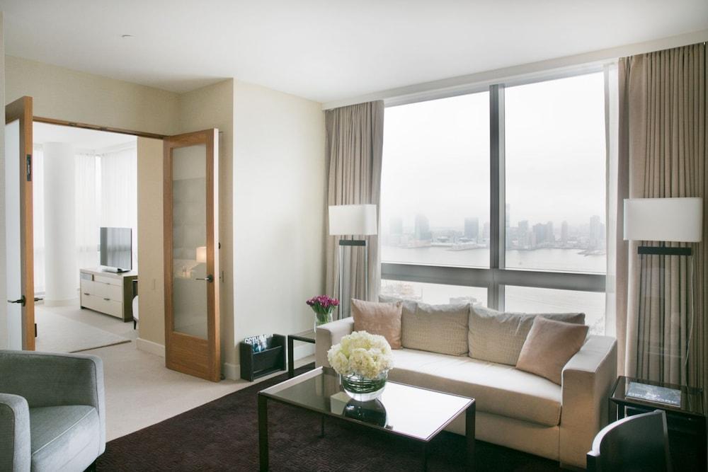 The Dominick Room Type - Junior Penthouse