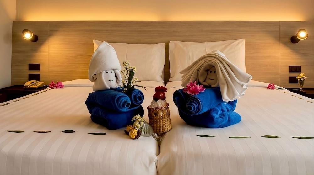 Beehive Boutique Hotel Phuket - Tap to explore photos