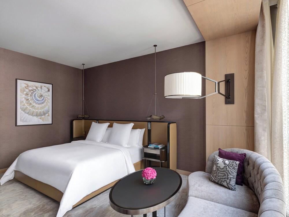 Four Seasons Hotel Dubai International Financial Centre Room Type - Deluxe Room, 1 King Bed