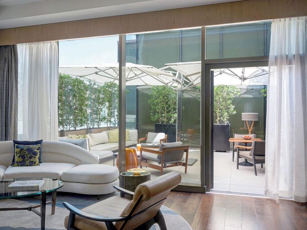 Four Seasons Hotel Dubai International Financial Centre Room Type - Deluxe Suite, Terrace