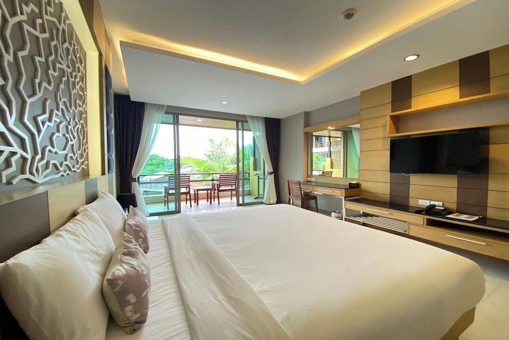 Aqua Resort Phuket - Near Beach and Chalong Pier Room Type - Deluxe Double Room