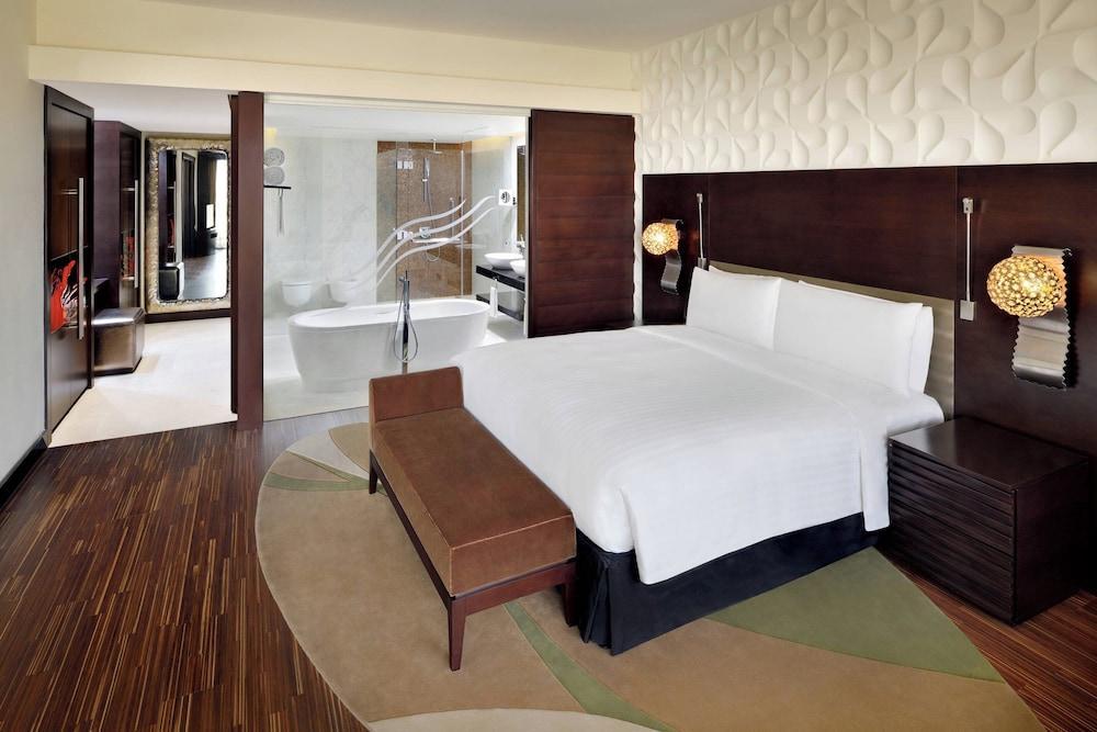 Marriott Hotel Al Forsan Abu Dhabi Room Type - Club Suite, 1 King Bed