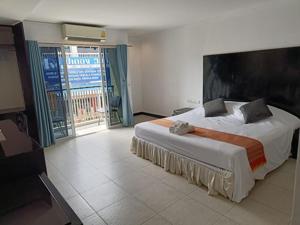NOBLE HOUSE PATONG Room Type - Deluxe Double Room