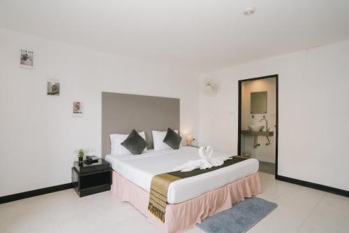 NOBLE HOUSE PATONG Room Type - Deluxe Double Room with Balcony