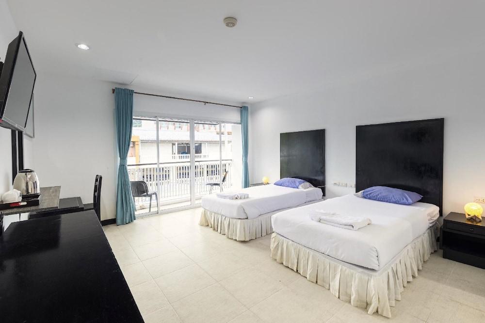 NOBLE HOUSE PATONG Room Type - Deluxe Twin Room
